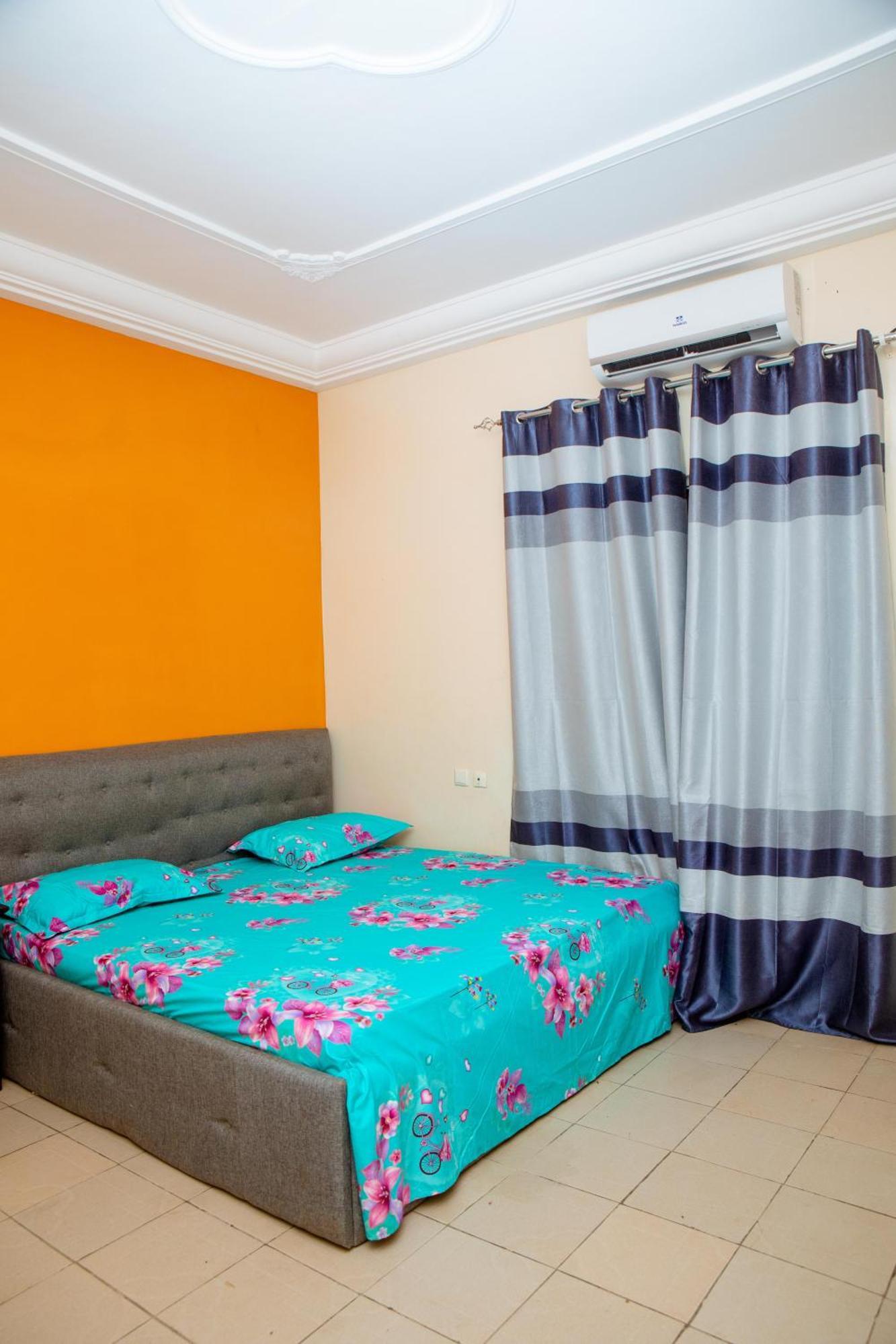 Studio Residence Condominium Ломе Екстер'єр фото
