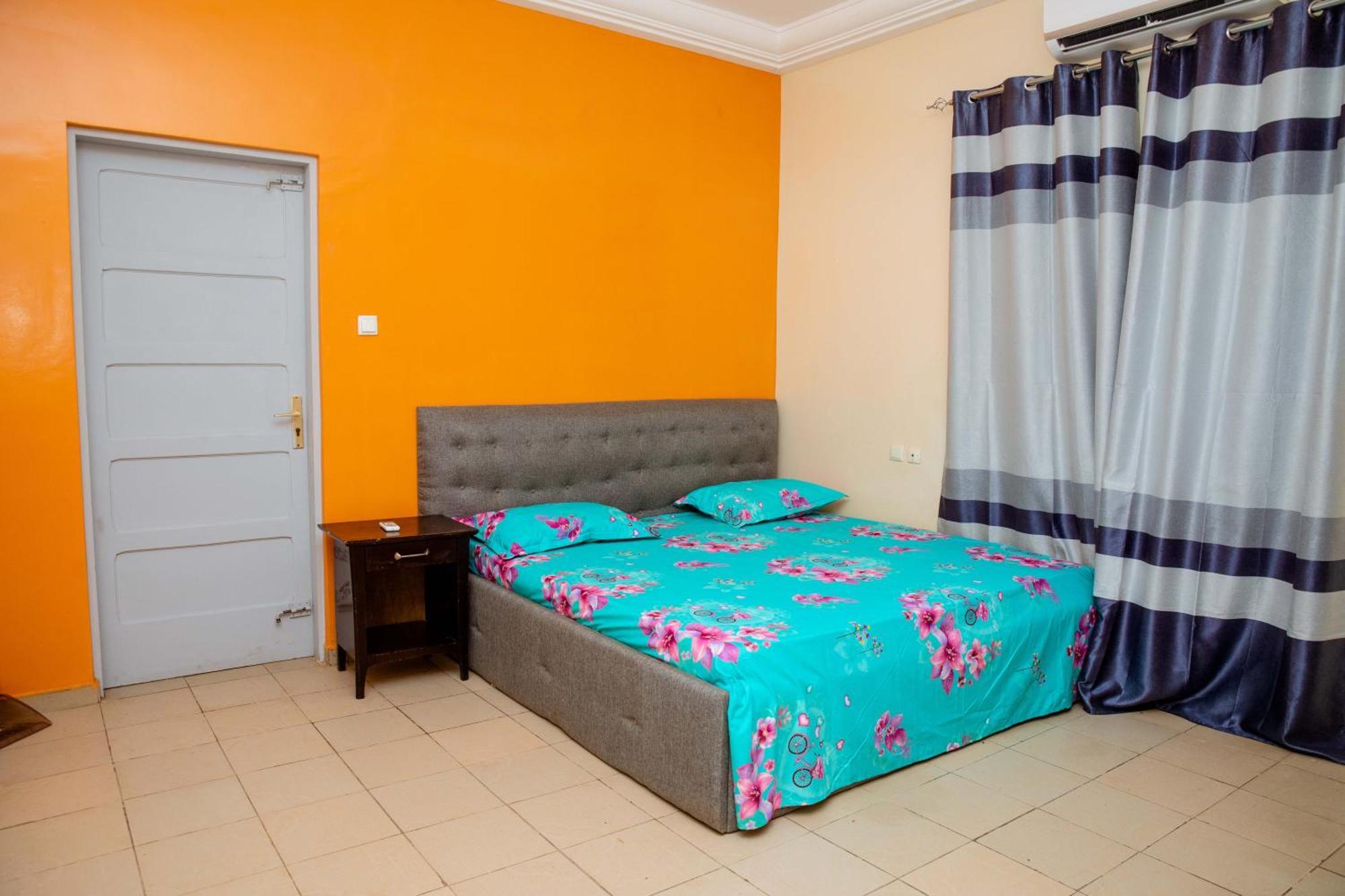 Studio Residence Condominium Ломе Екстер'єр фото